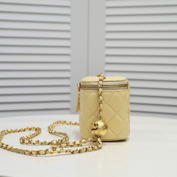 シャネルバッグ背面デザイン